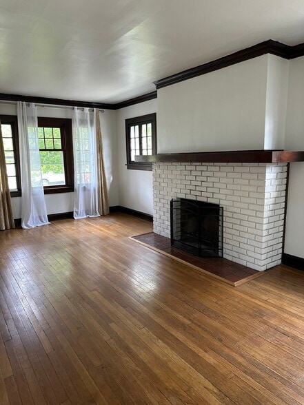 Building Photo - 1634 Chesterland Ave