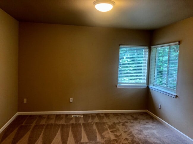 Building Photo - Kent Duplex