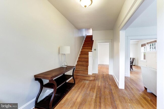 Building Photo - 2015 Allen Pl NW