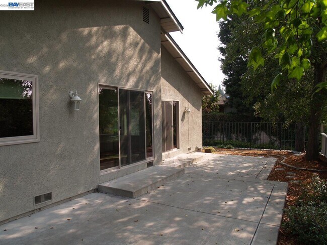 Building Photo - 703 Paradise Valley Ct