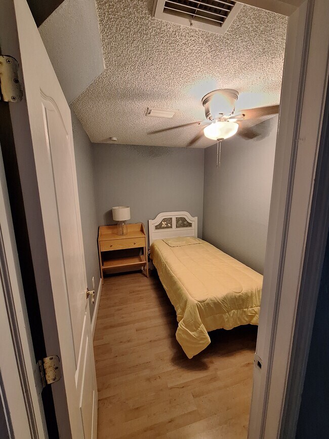 Building Photo - 7493 Sealawn Dr