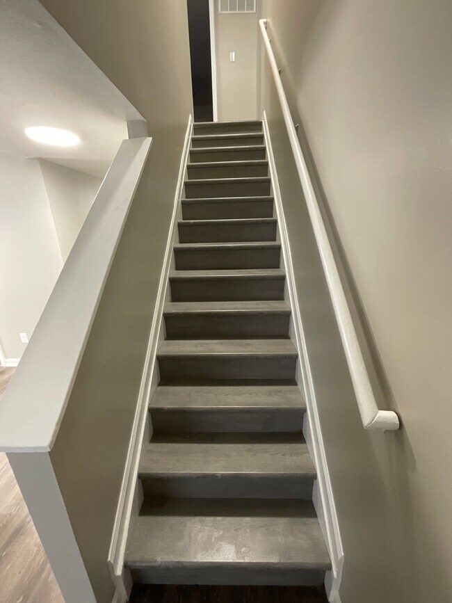 Building Photo - 4 Bed 2 Bath for Rent