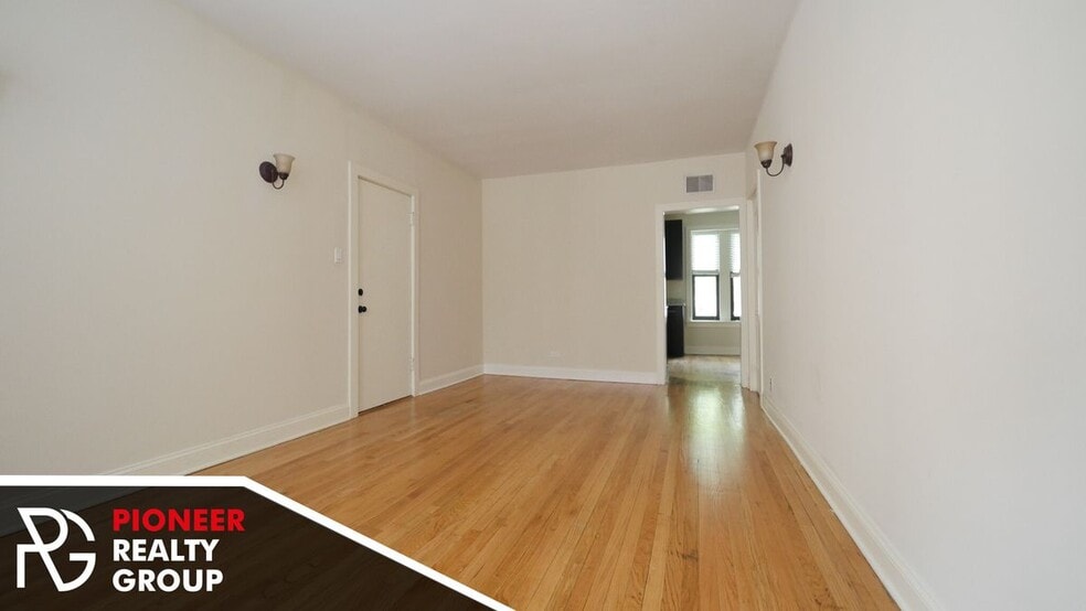 Building Photo - 4034 N Ashland Ave