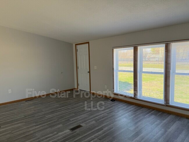 Building Photo - 101 S Kennedy Ave