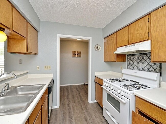 Building Photo - 5809 Spring Meadow Rd