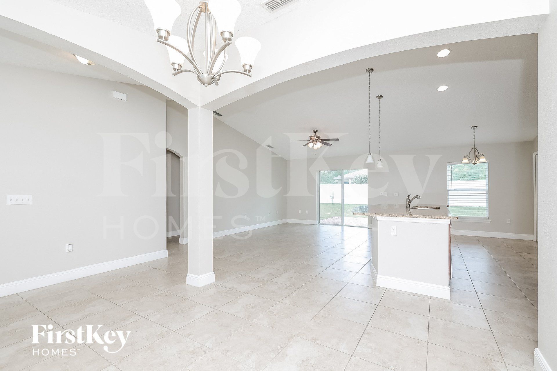 Building Photo - 2005 Maple Ln