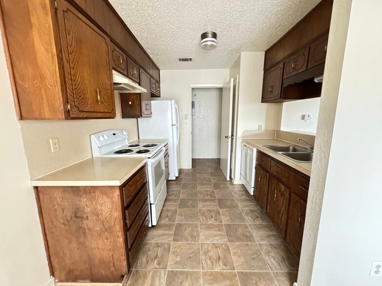 Building Photo - 1307 Covey Ln
