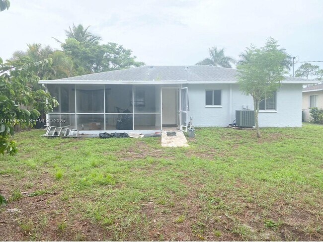 Building Photo - 5237 Warren St