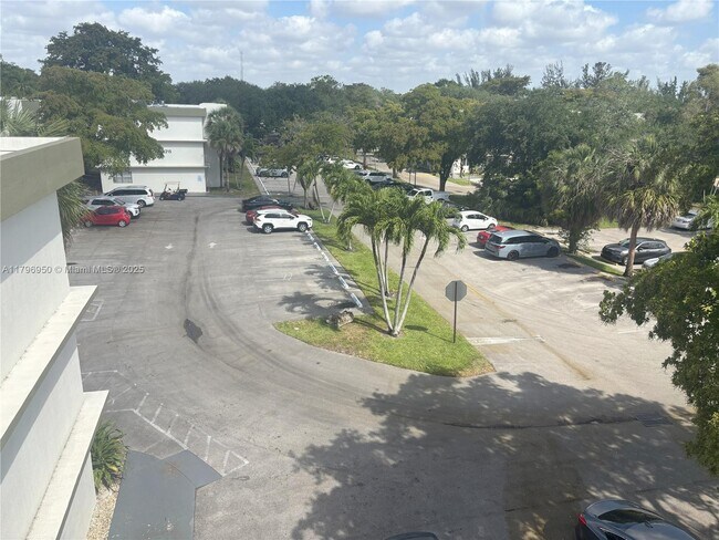 Building Photo - 4235 N University Dr