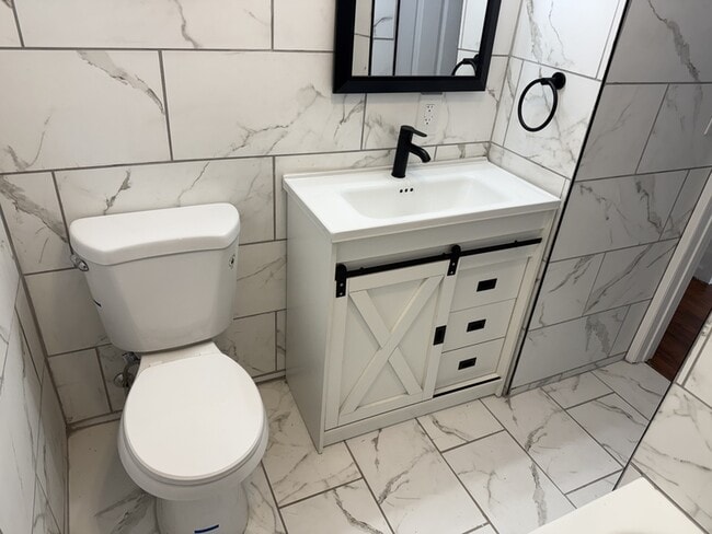 Building Photo - 239 Jenks St