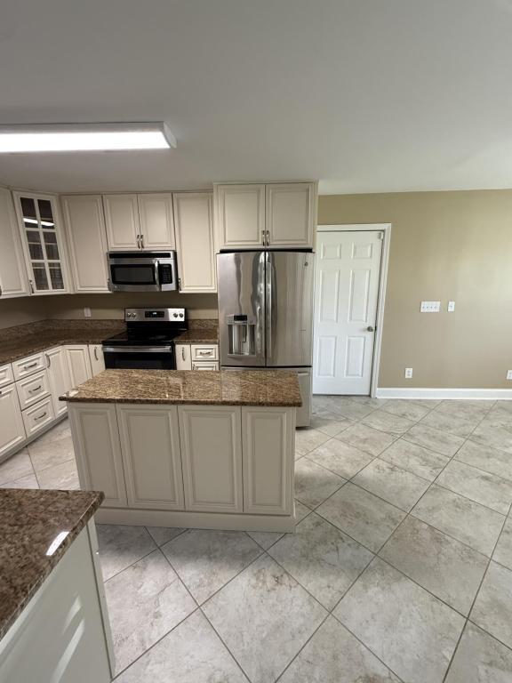 Building Photo - 524 Plantation Dr