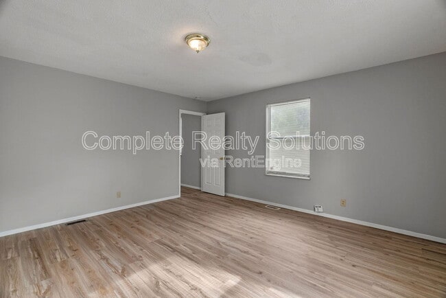 Building Photo - 7563 Haywood Dr