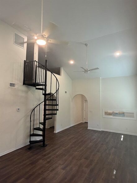 Building Photo - 2212 Paul Russell Cir