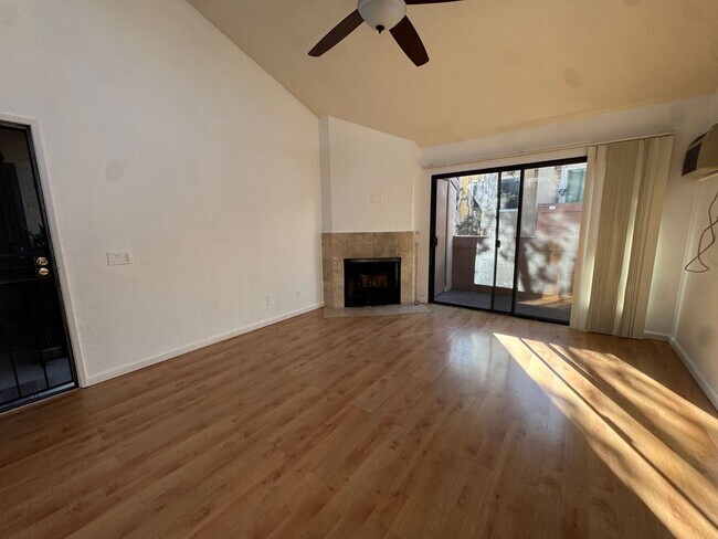 Primary Photo - Beautiful Condo in Bonita