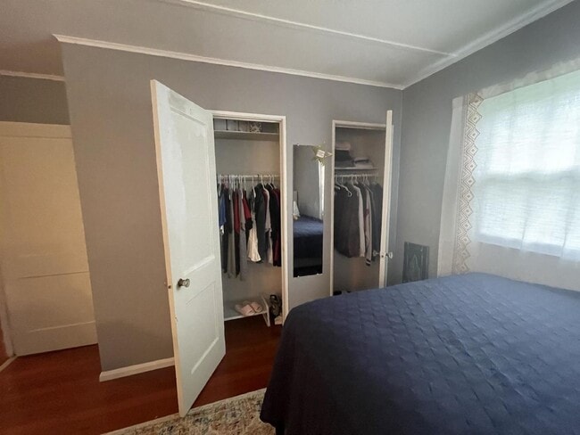 Building Photo - 416 S Eastside Dr