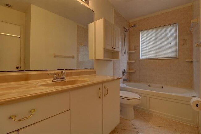 Building Photo - 4768 SW 14th Ct