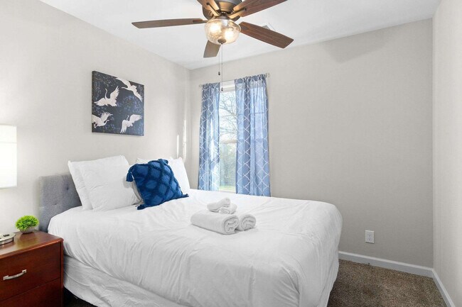 Building Photo - 867 Central Ave