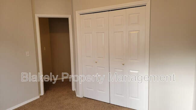 Building Photo - 917 W Greenhead St