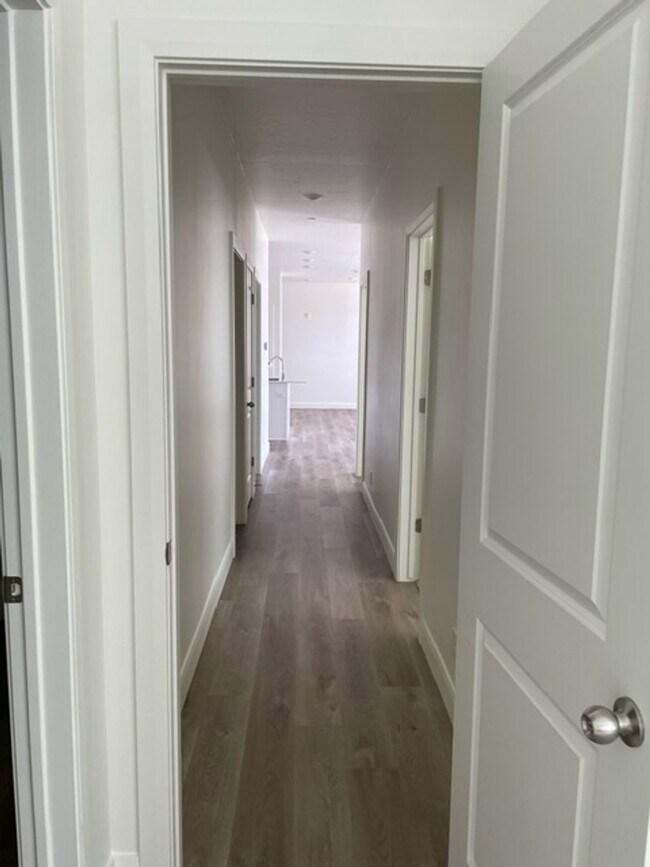 Building Photo - 3 Bedroom Condo in Desert Color with Flexible 6-12 Month Lease