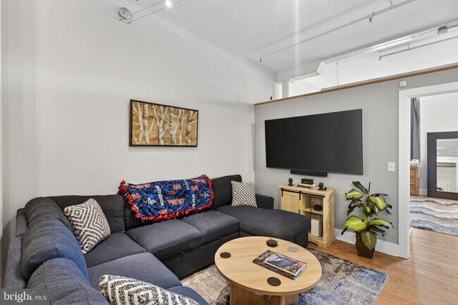 Building Photo - 200 Lincoln Ave