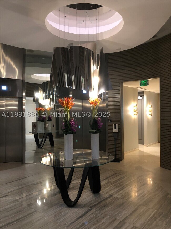 Building Photo - 10275 Collins Ave