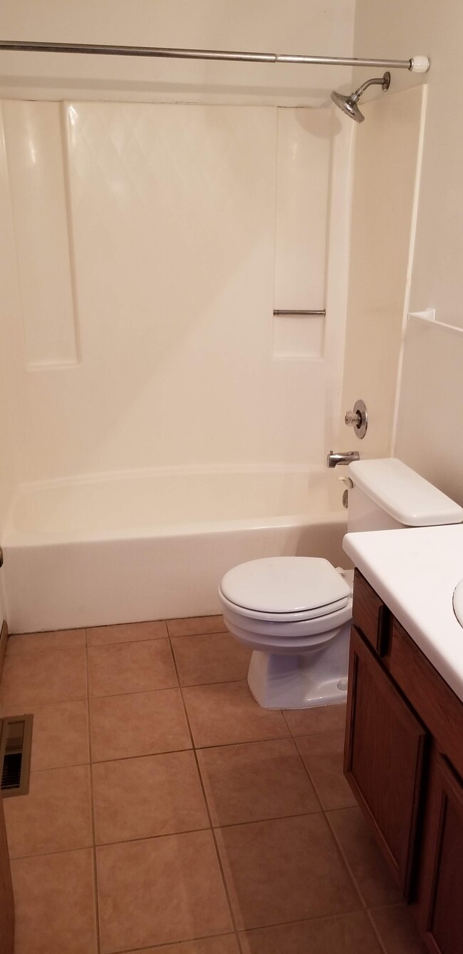 1 bathroom with tub/shower combo - 8722 Glasgow Ln