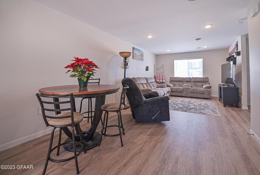 Building Photo - 809 Thames Ct