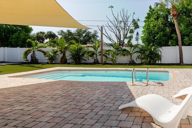 Building Photo - 411 87th Ave