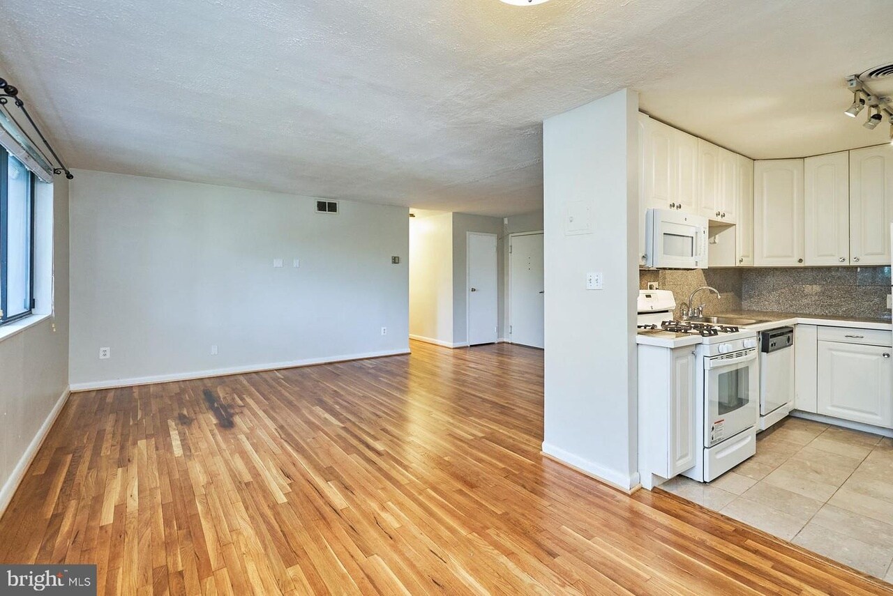 Building Photo - 2016 N Adams St