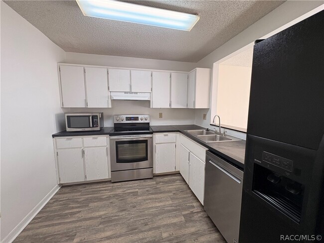 Building Photo - 2701 NE 10th St