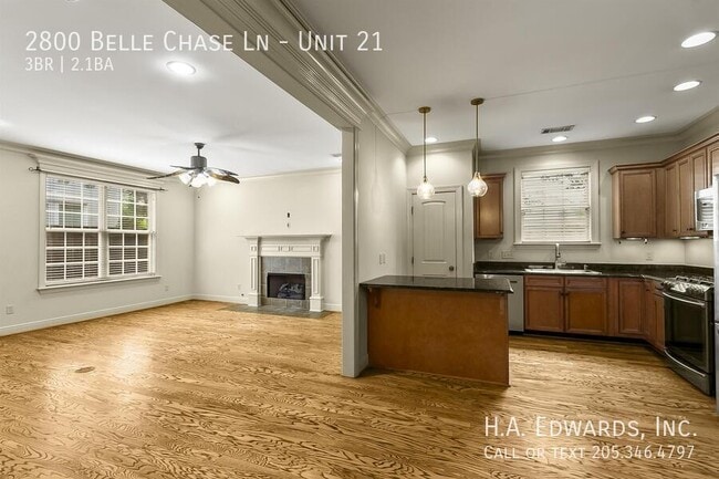 Building Photo - 2800 Belle Chase Ln
