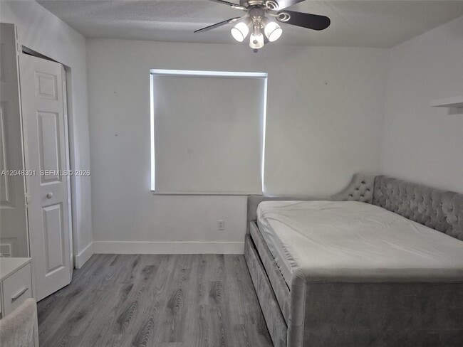 Building Photo - 5820 SW 58th Ct