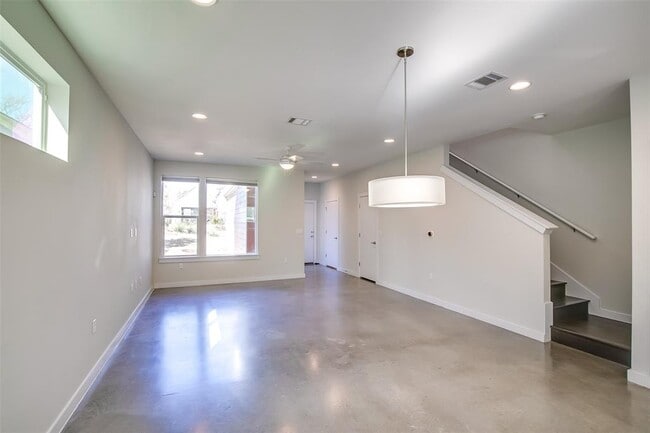 Building Photo - 3211 Aldwyche Dr