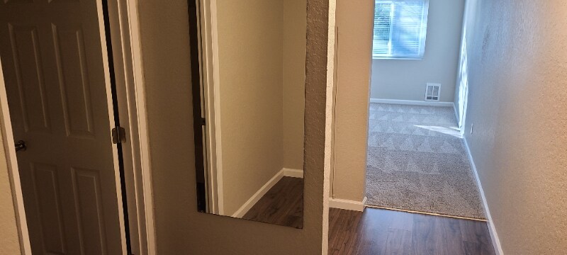 Building Photo - 1625 Kent Des Moines Rd