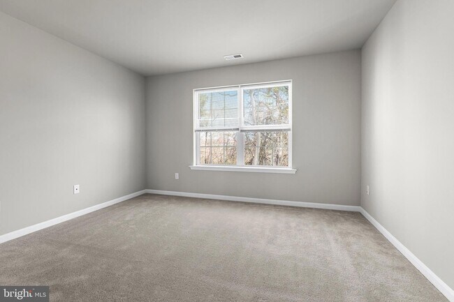 Building Photo - 243 Wavyleaf Dr