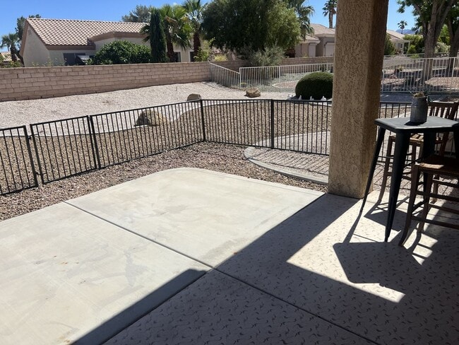 Building Photo - Beautifully Updated 2 Bedroom, 2 Bathroom ...