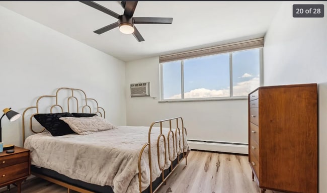 Building Photo - 1111 Ash St.