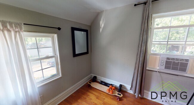 Building Photo - 132 S Clemens Ave