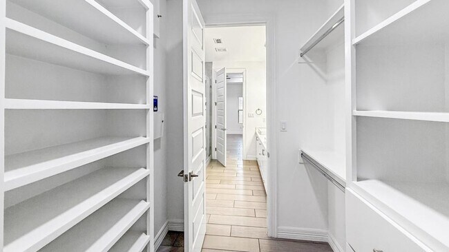 Building Photo - 5106 Sebastian Dr
