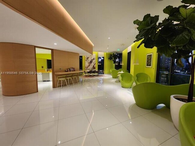 Building Photo - 501 NE 31st St