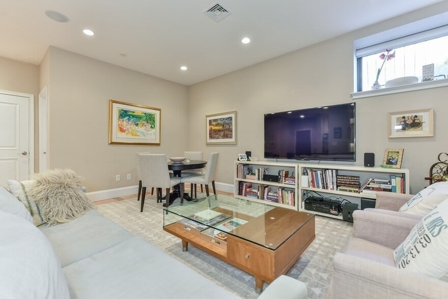 Building Photo - 9 Appleton St