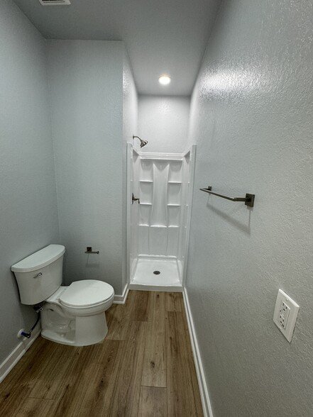 Standup Shower & Toilet - 754 Delmar St