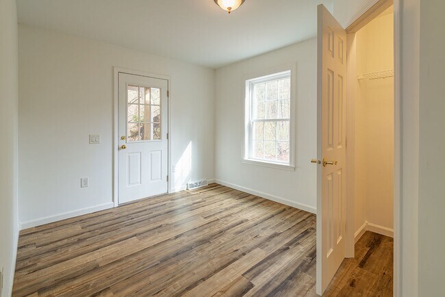 Building Photo - 172 Moffitt Rd