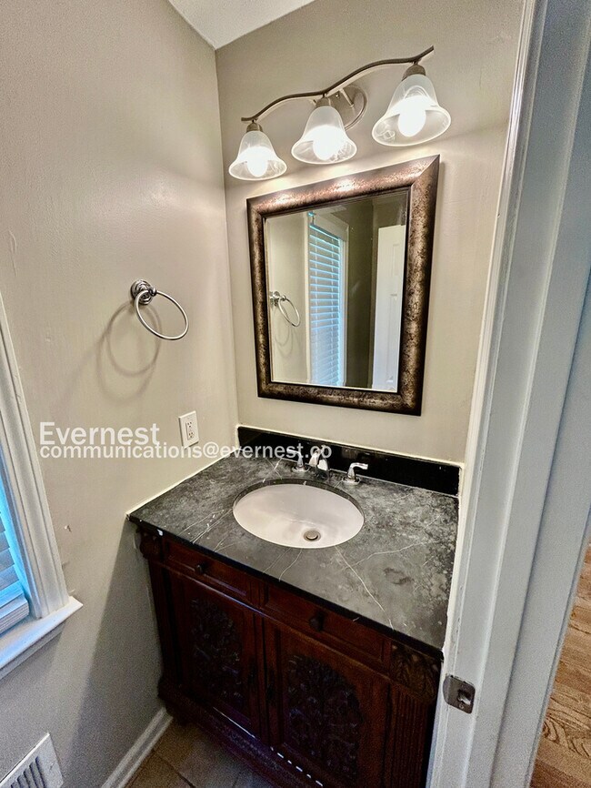 Building Photo - Limited Time Special Offer / Spacious 4 Bedroom Home in Suwanee / Large Yard / Pet Friendly