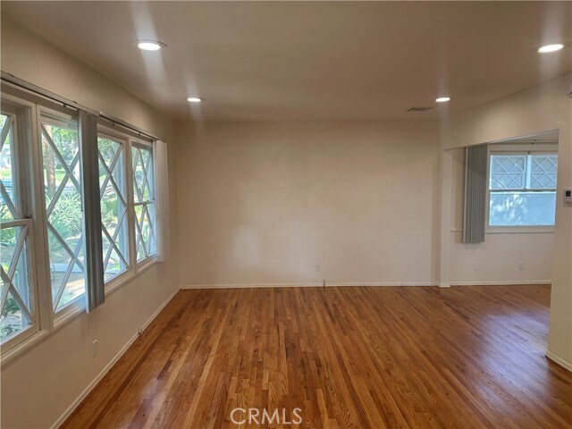 Building Photo - 1808 Oakwood Ave