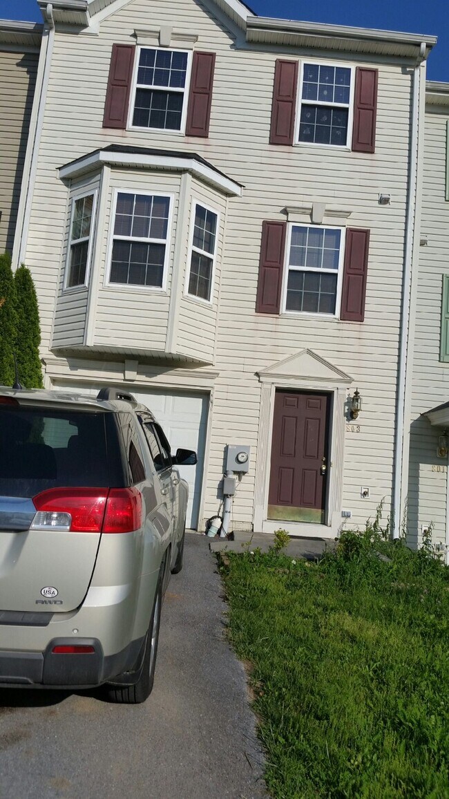 Building Photo - 803 Marquette Dr