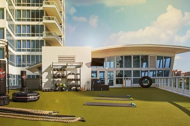 Building Photo - 100 South Pointe Dr