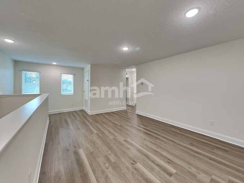 Building Photo - 11655 Hillside Dr