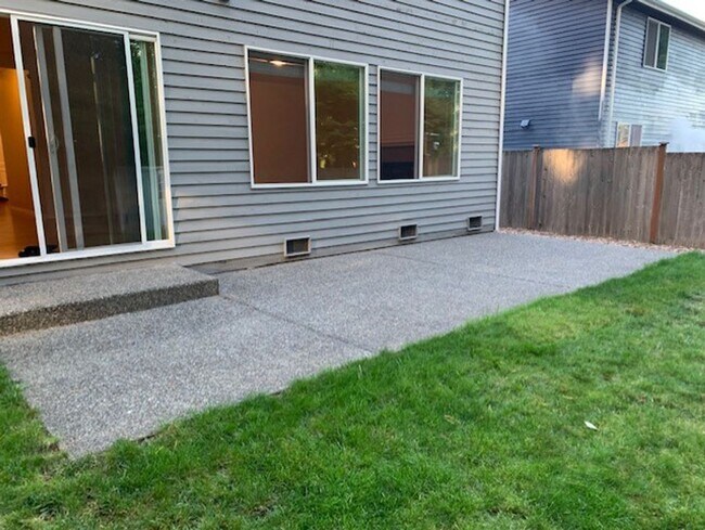 Building Photo - Shoreline House