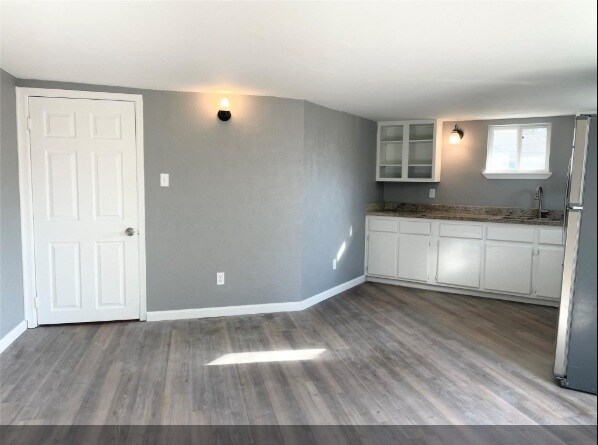 Building Photo - 7515 Bayway Dr